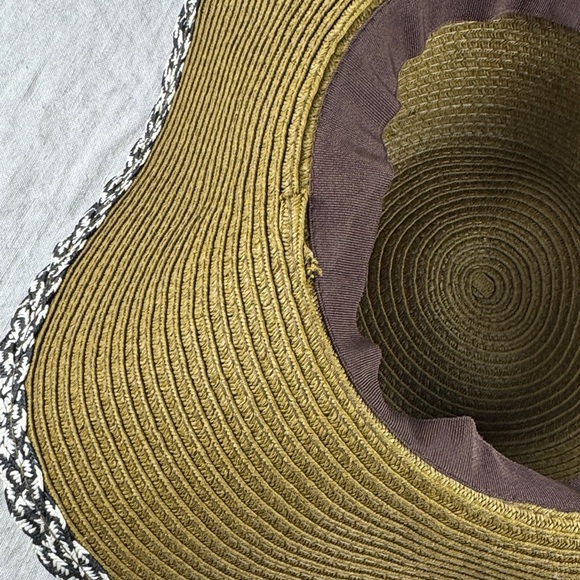 Elegant Brown Wide-Brim Hat with Black and White Trim - Picture 6 of 8